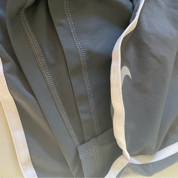 Nike Dri-Fit Gray Golf Skort size medium EUC back pocket air venting - Picture 13 of 14
